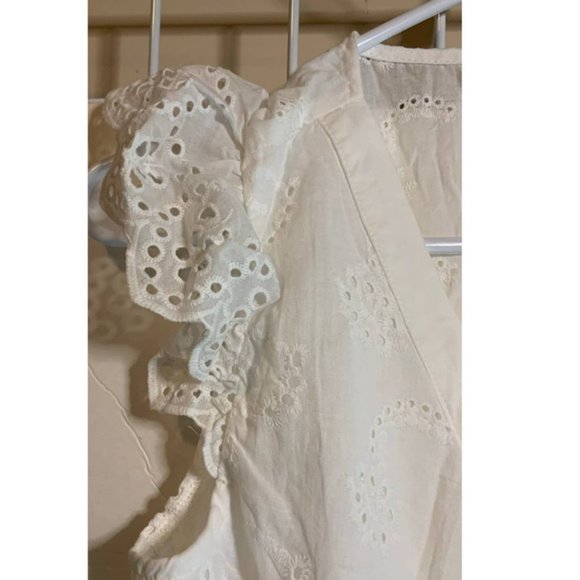 White eyelet blouse by Ace by Aimee. Size M. NWT. - Picture 3 of 5